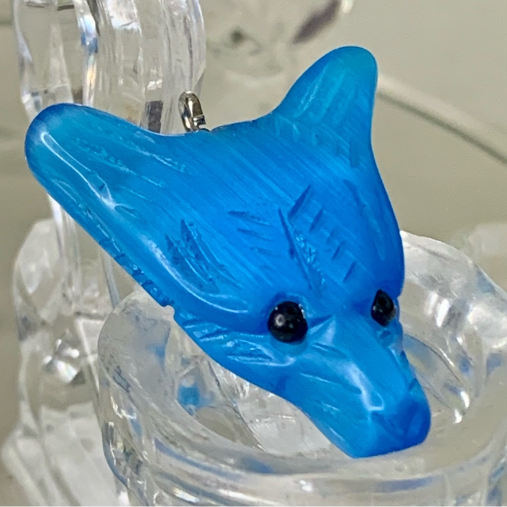 Blue Fiber Optic Glass Cat's Eye Carved Crystal Wolf Head Necklace Pendant 1.5"